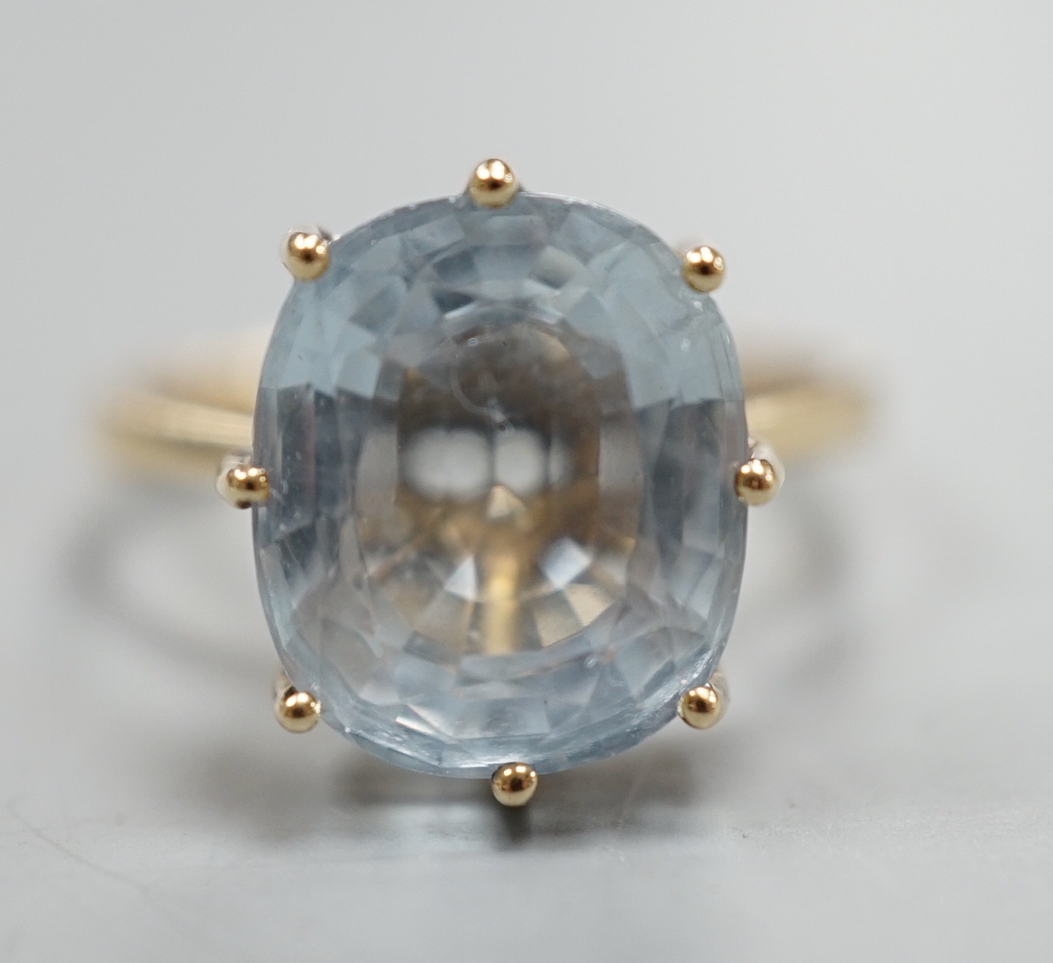 A 9ct gold and oval cut aquamarine set dress ring, size P/Q, gross weight 4.3 grams